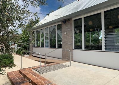 Multiple bays of Breezway Louvres in the Camden Valley Inn